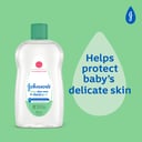 J&J BABY OIL ALOE VERA & VITAMIN E 500ML thumbnail 4