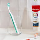 COLGATE TOOTHBRUSH TOTAL FOAMING CLEAN SOFT 1 PACK thumbnail 3
