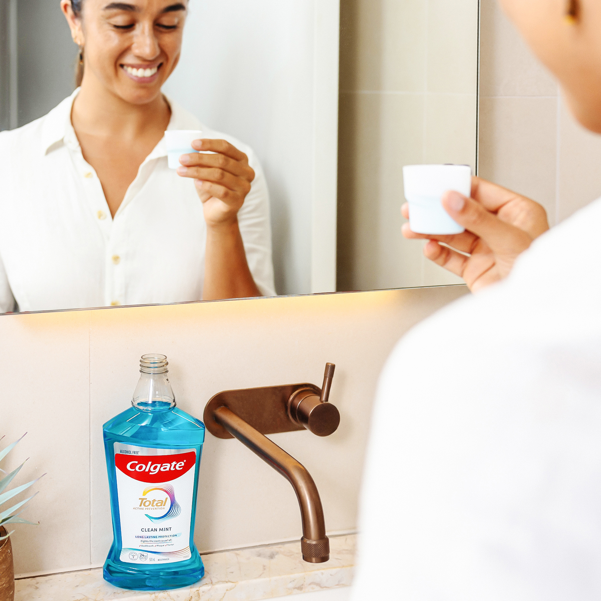 COLGATE MOUTHWASH TOTAL CLEAN MINT 500ML - Image 4