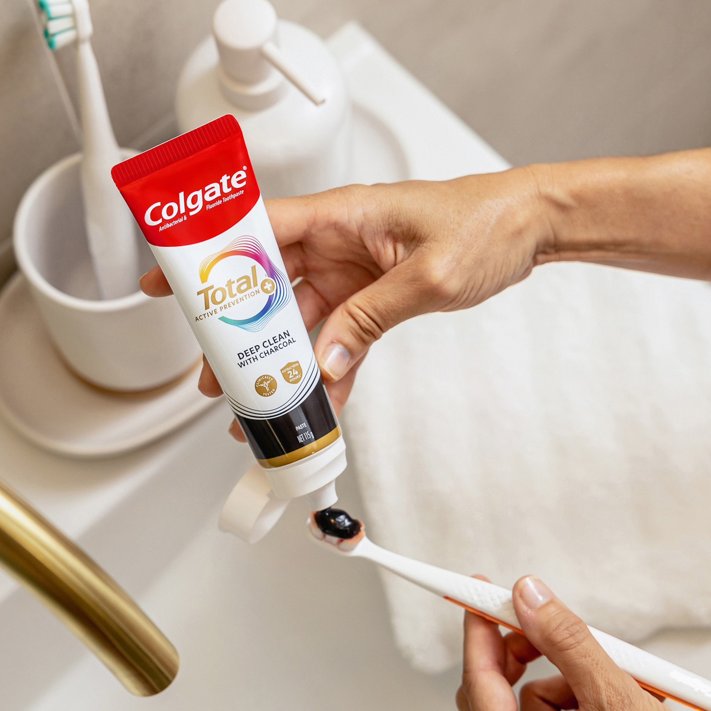 COLGATE TOOTHPASTE TOTAL CHARCOAL DEEP CLEAN 115G - Image 4